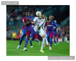 纽约洋基与纽约大都会会师世界大赛，史称“地铁大战”，洋基最终完成三连霸