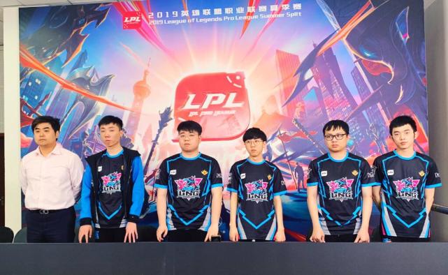 现代足球艺 现代足球艺