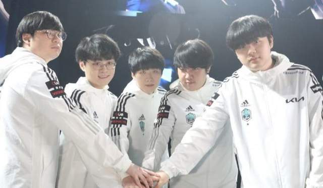 虽然与冠军 虽然与冠军